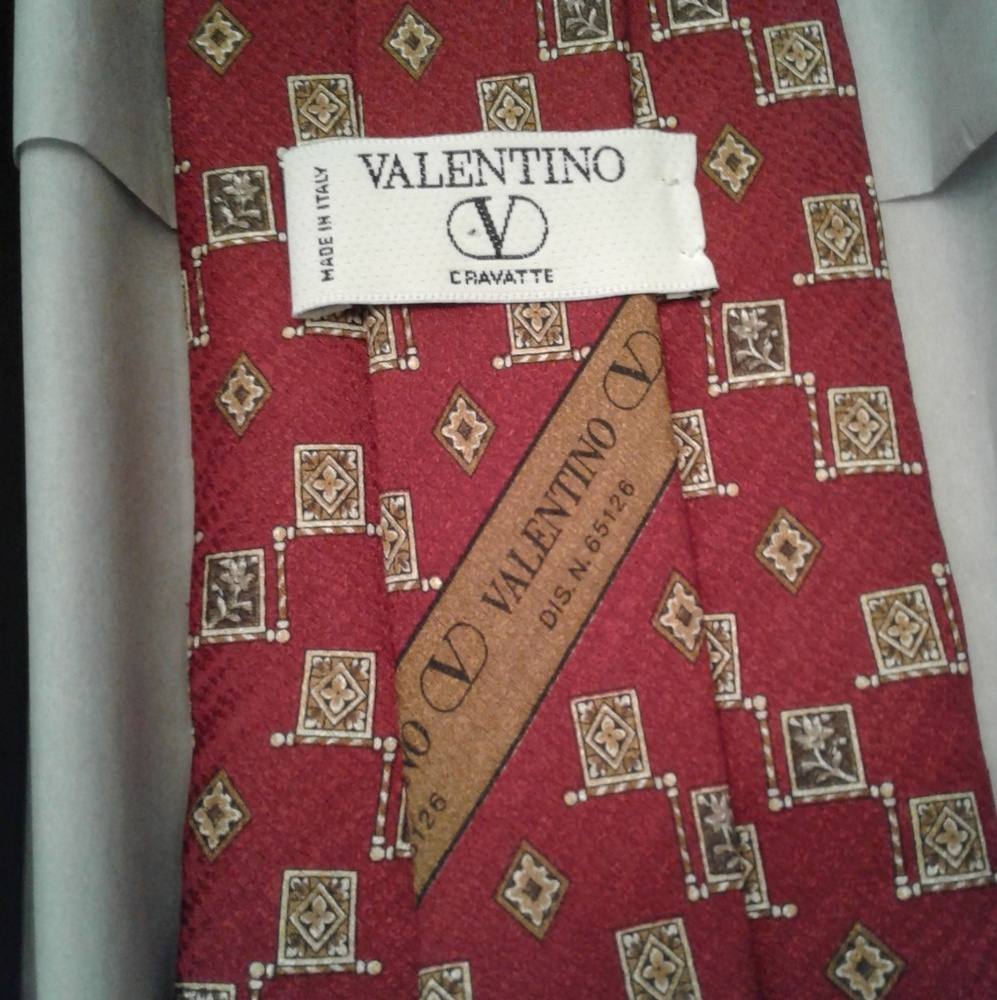 🍷 Valentino 💯% Silk Tie 🍷